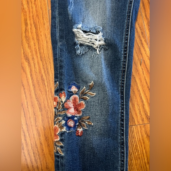 MISS ME JEANS * SKINNY ANKLE JEANS with EMBROIDERED FLOWERS  - SIZE 26 - Picture 3 of 12